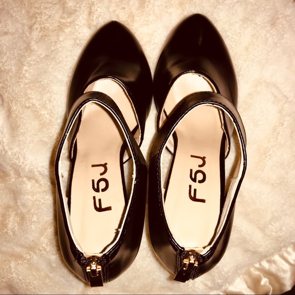 f5j nwot black platforms w/ zipper 6 1/2. - Picture 7 of 11